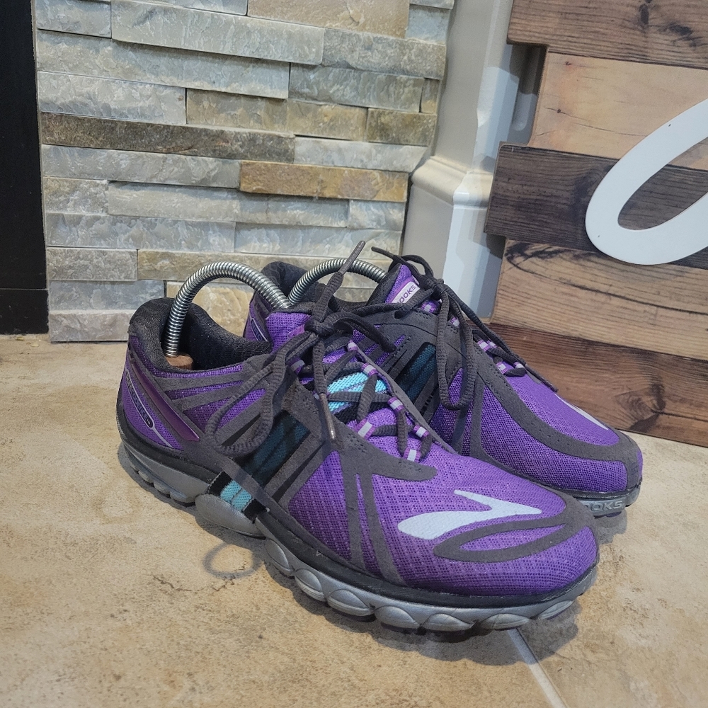 Brooks Pure Cadence Gray Athletics Shoes Size 9.5. No insoles.